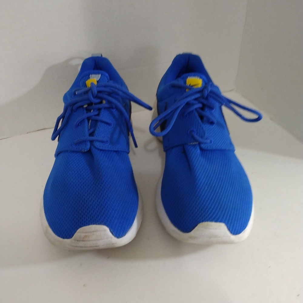 Nike Roshe One Grade School Kids Athletic Sneaker